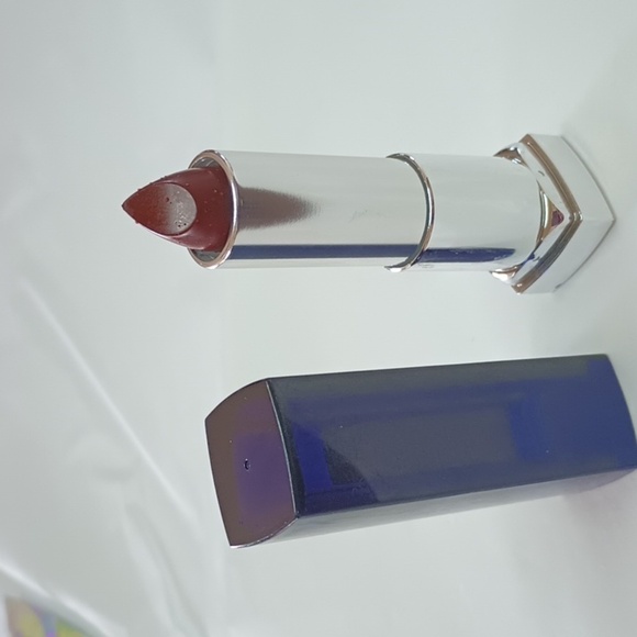 ❤️ 3/$15 Maybelline Color Sensational The Loaded Bolds Lipstick, 795 Smoking Red - Picture 4 of 8